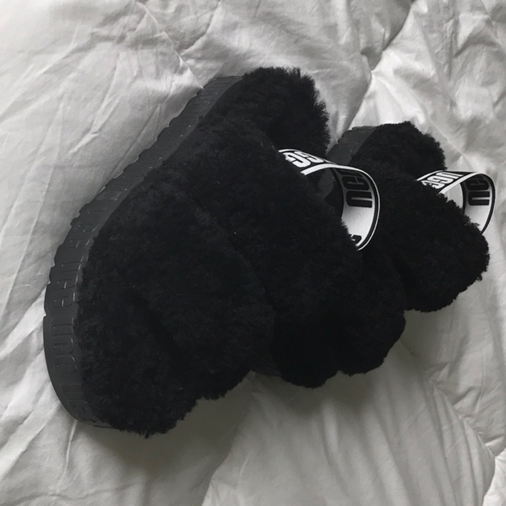 NEW UGG WOMEN'S FLUFF SHEARLING SLIPPER SANDALS BLACK